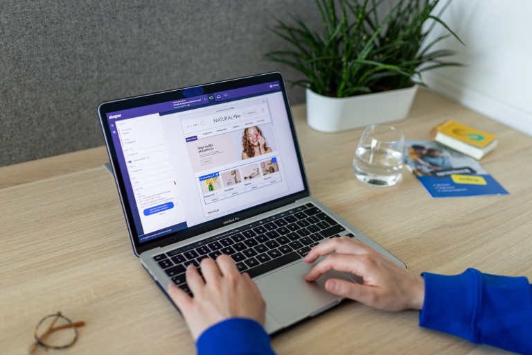 Laptop that shows Shoper e-commerce customer panel