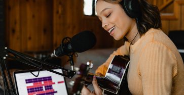 The Benefits of Combining Online and In-Person Music Lessons
