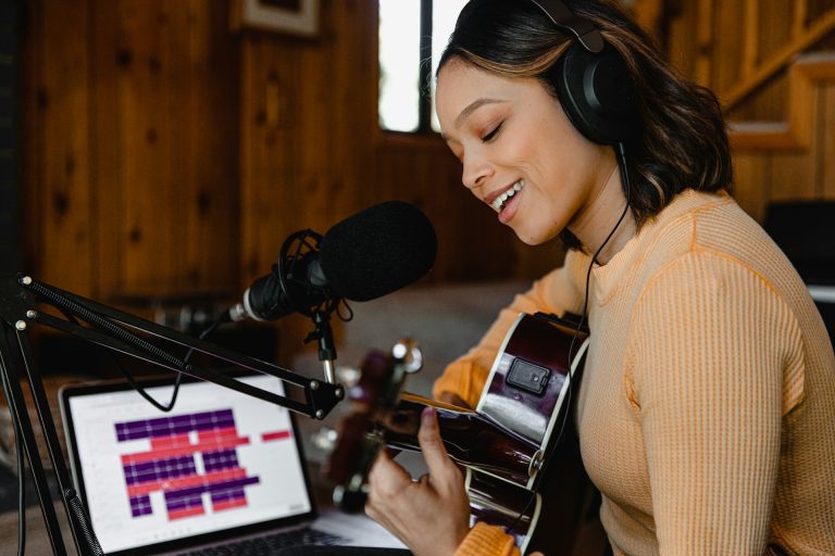 The Benefits of Combining Online and In-Person Music Lessons